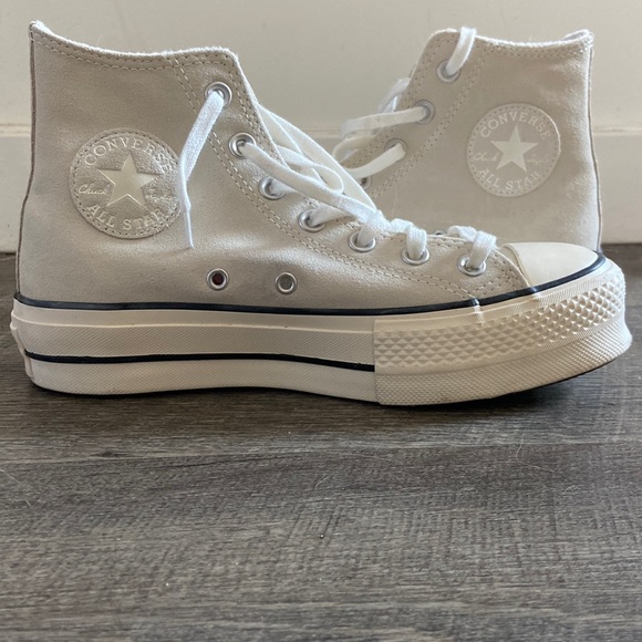 Converse Shoes - Suede platform high top converse
